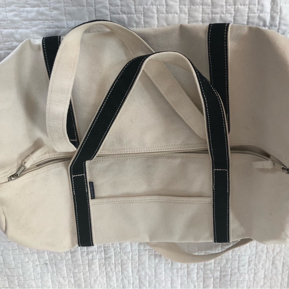 NWOT Lands’ End Canvas Duffle-Style Weekender Bag w/Adjustable/Removable Strap